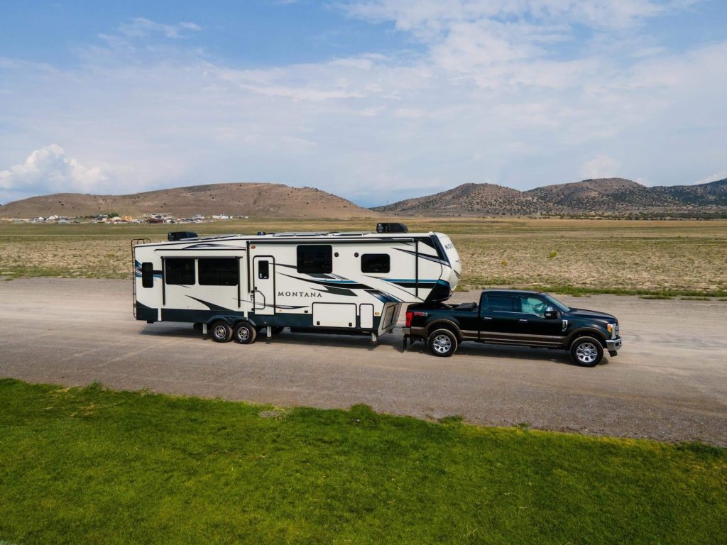 Ford F250 Towing a 5th Wheel