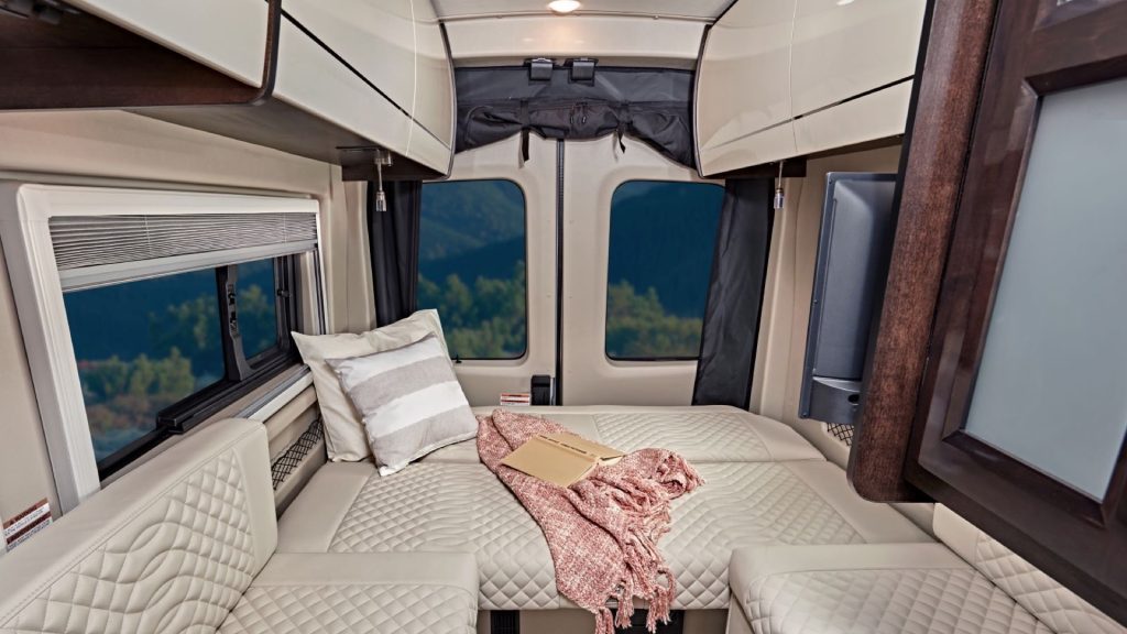 Solstice Interior Bedding Setup